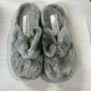 Michael Kors fuzzy slippers grey